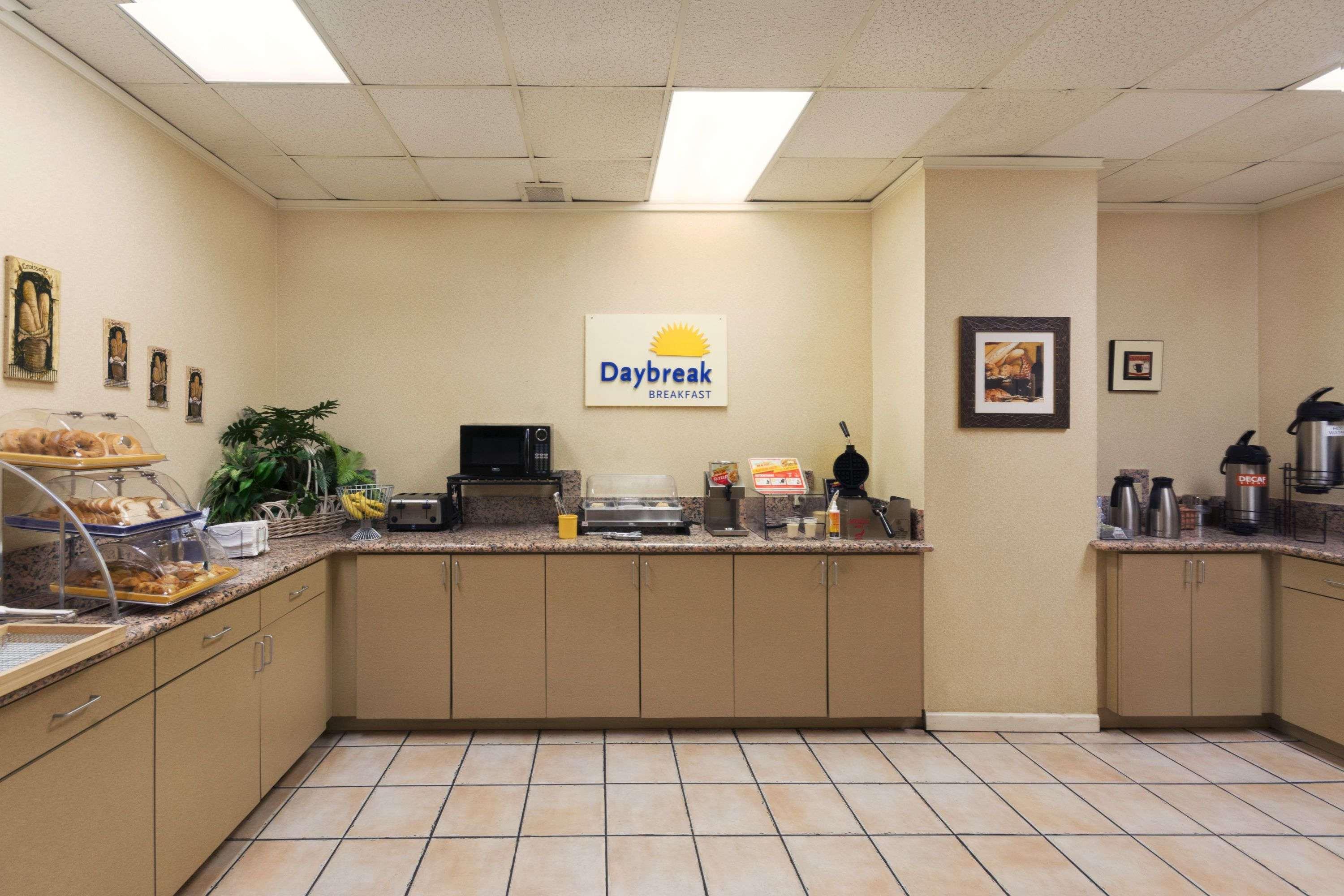 Days Inn By Wyndham Birmingham Al Hoover Exterior photo