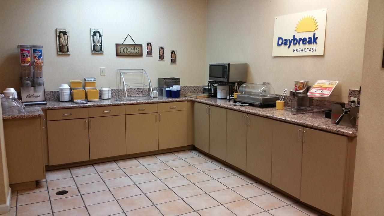 Days Inn By Wyndham Birmingham Al Hoover Exterior photo